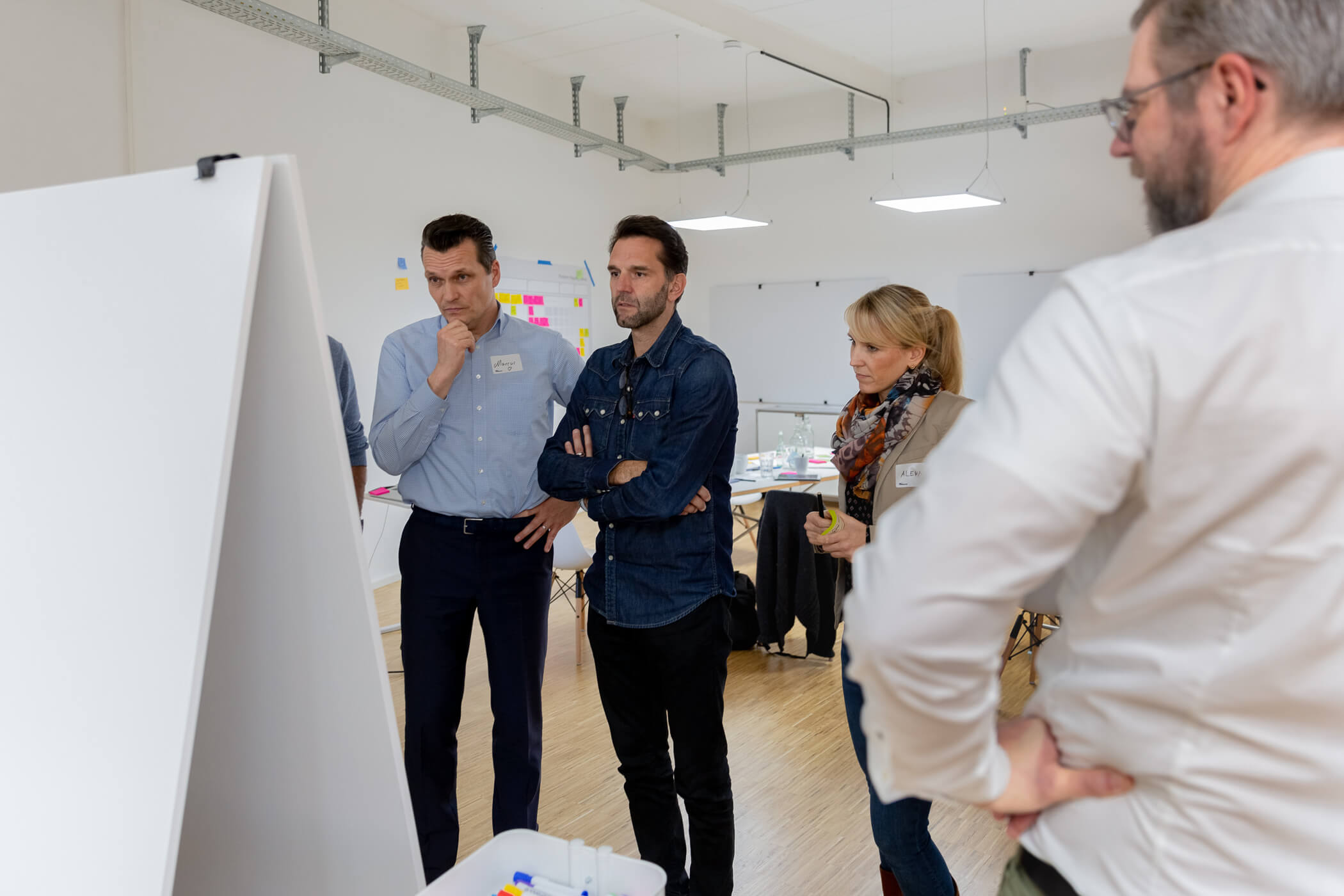 Workshop-Teilnehmer identifizieren Probleme und Lösungen im Kontext der Produkttransformation