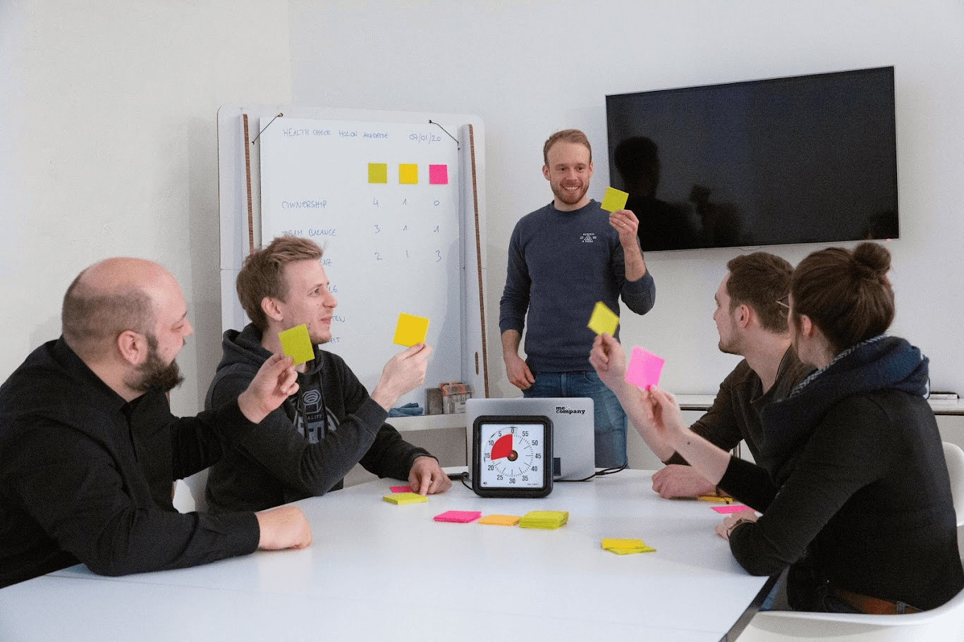 Ein Team führt einen Team Health Check durch.